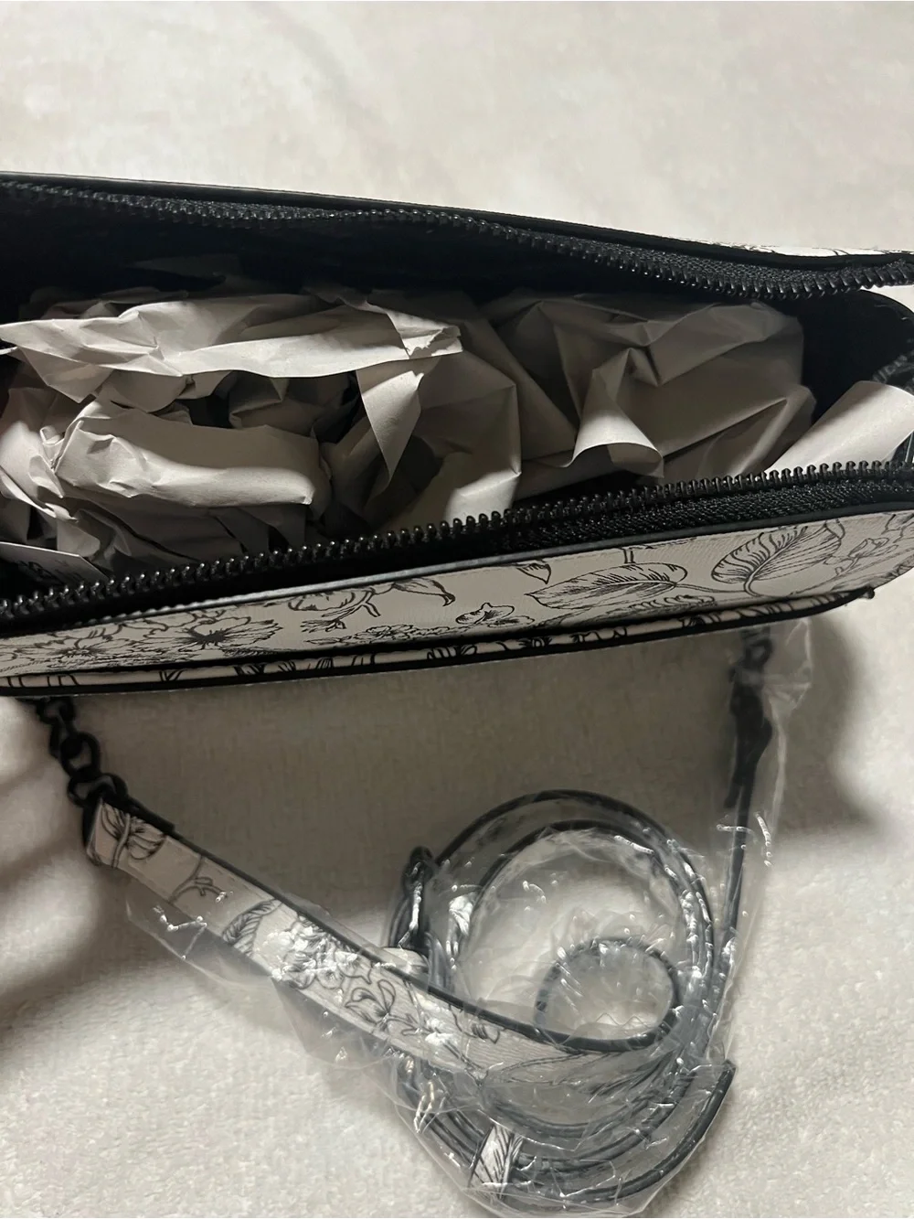 Steve Madden Black and White Floral Chain Strap Crossbody NWT